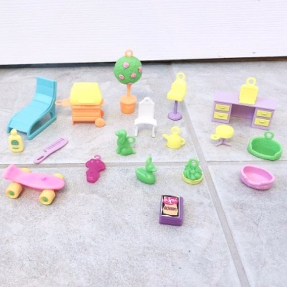 Vintage LIKE NEW Doll Accessories Furnitures - Picture 5 of 9